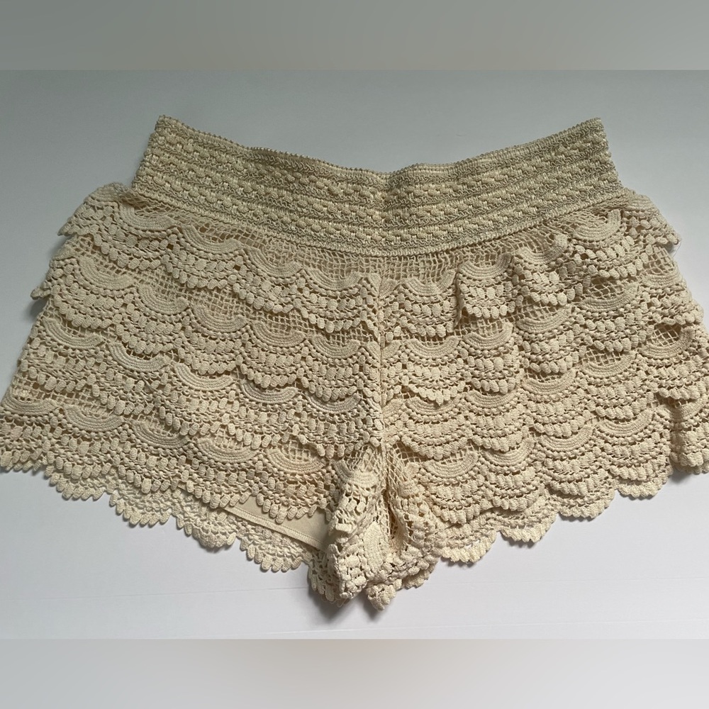 Sand color lace shorts. Size xl